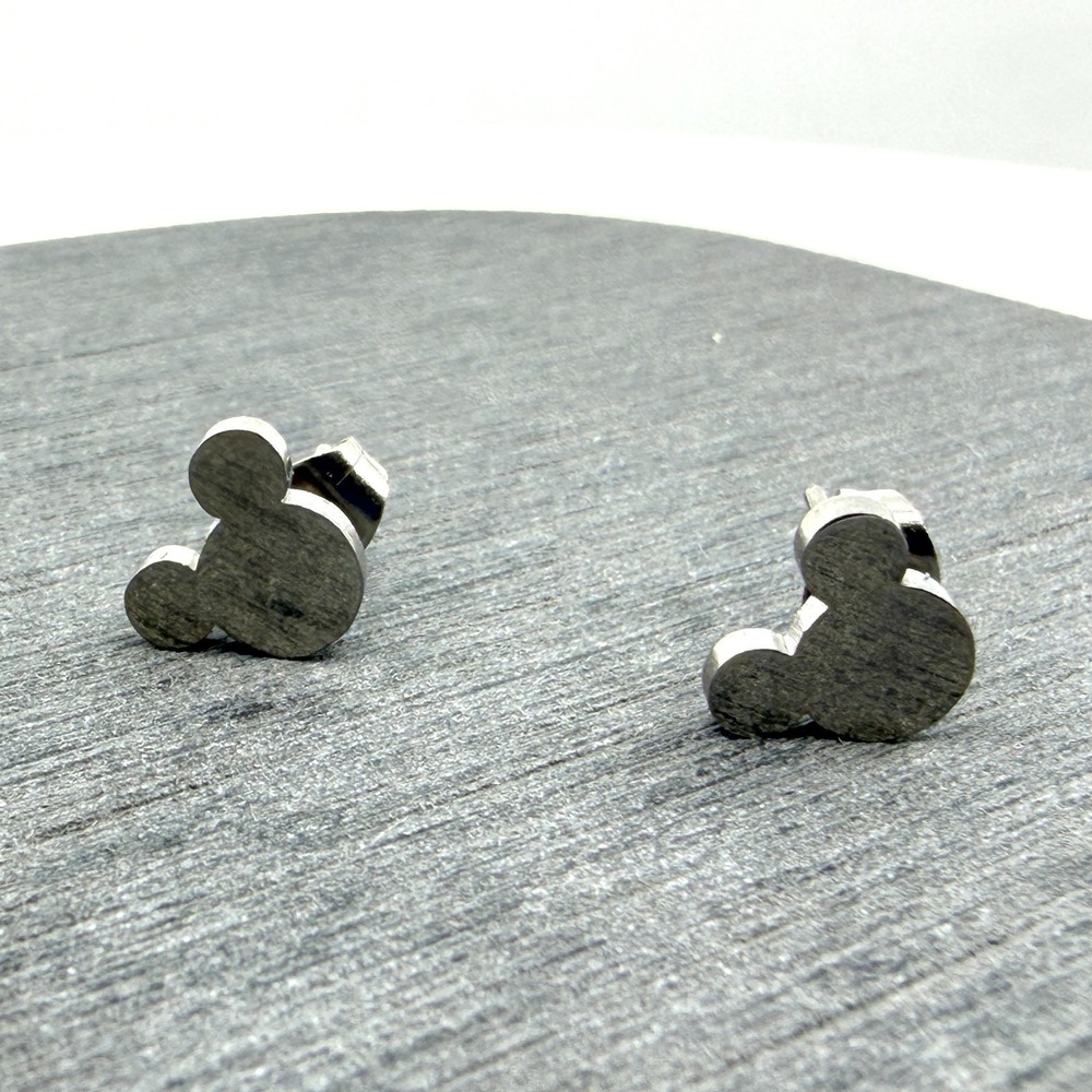 Y2K Minimalist Mouse Silhouette Stud Earrings Silver Tone Whimsical Jewelry Gift